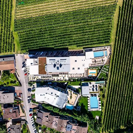Vitalpina Waldhof Hotel 4*
